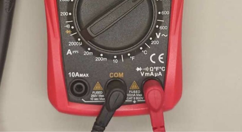 probes connection for DC voltage multimeter 